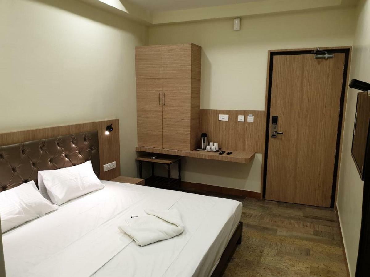 Amutham Residency Hotel Tiruchirappalli Exterior foto